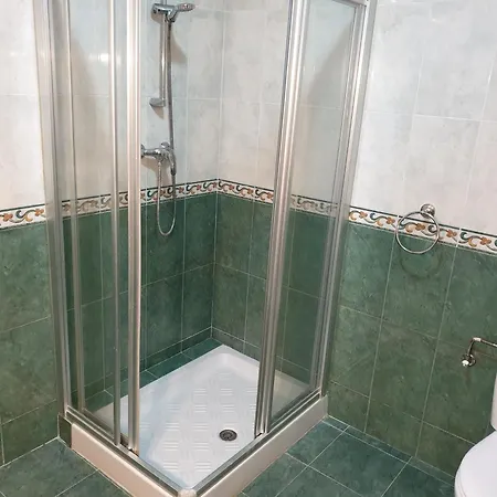 Apartament Delightful Spacious 2 Bed In *