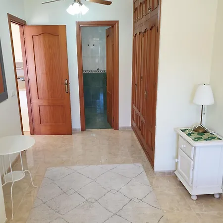 Delightful Spacious 2 Bed In Apartament Nerja