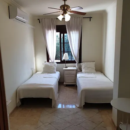 Delightful Spacious 2 Bed In Apartament Nerja
