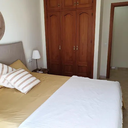 Apartament Delightful Spacious 2 Bed In *