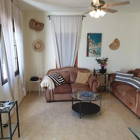 Delightful Spacious 2 Bed In Apartament Nerja