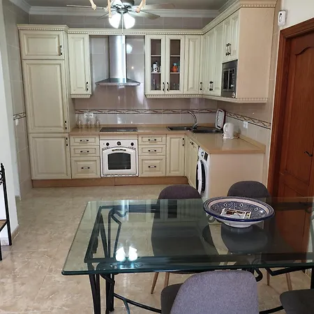 Delightful Spacious 2 Bed In Apartament